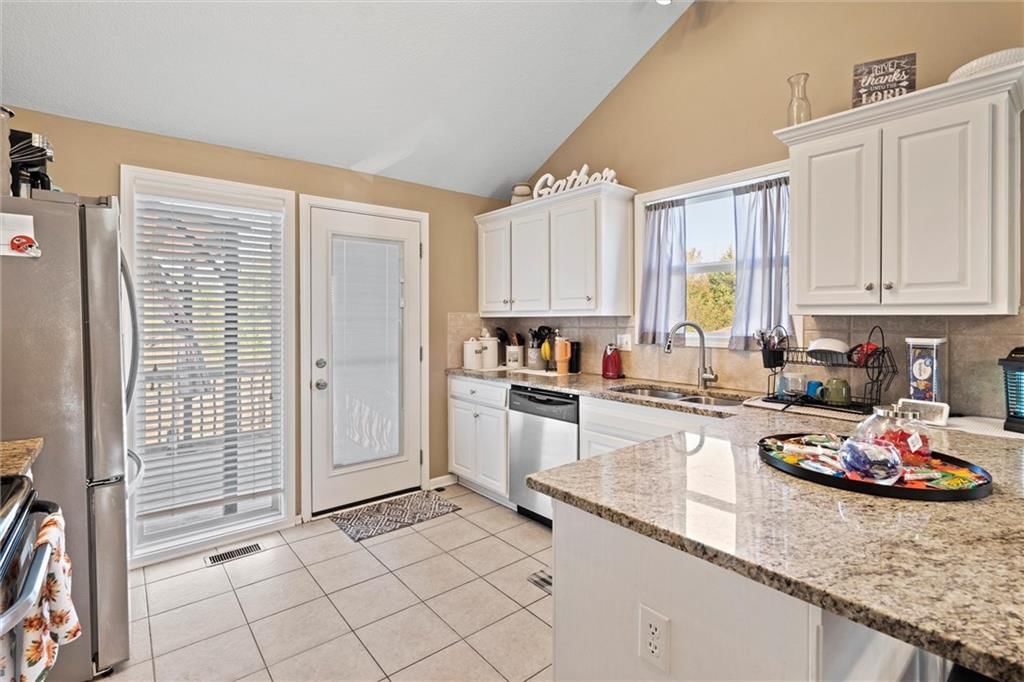 810 N Cloverdale Court — photo 11