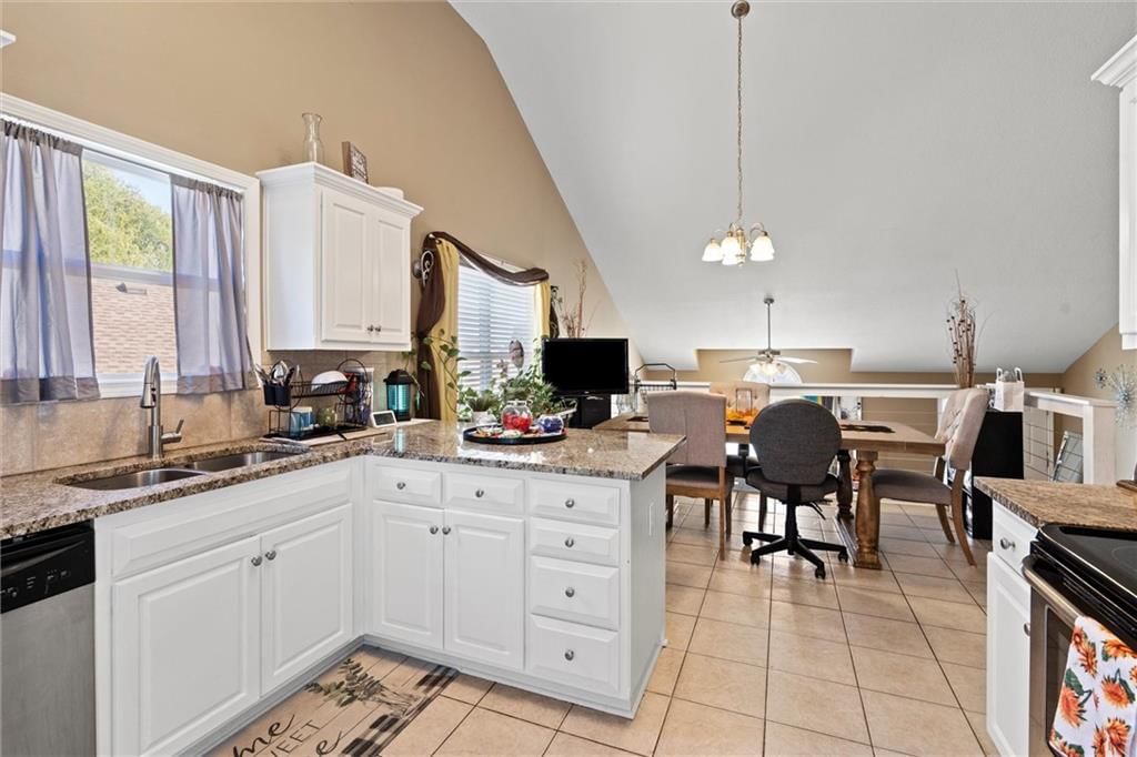 810 N Cloverdale Court — photo 12