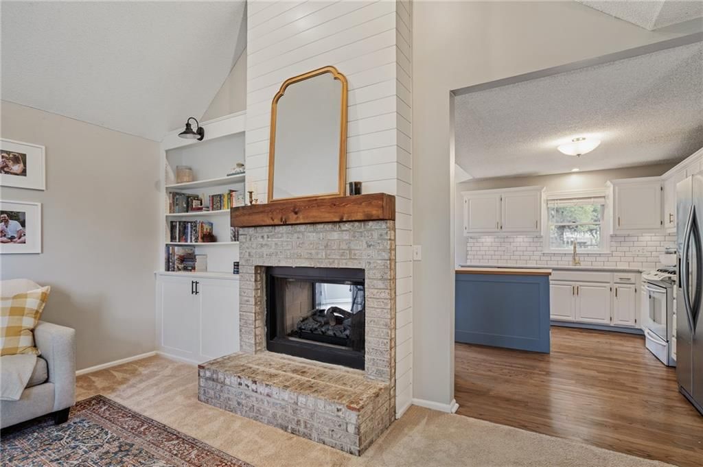 Photo 3 of 40 - 4605 NE Kingston Drive