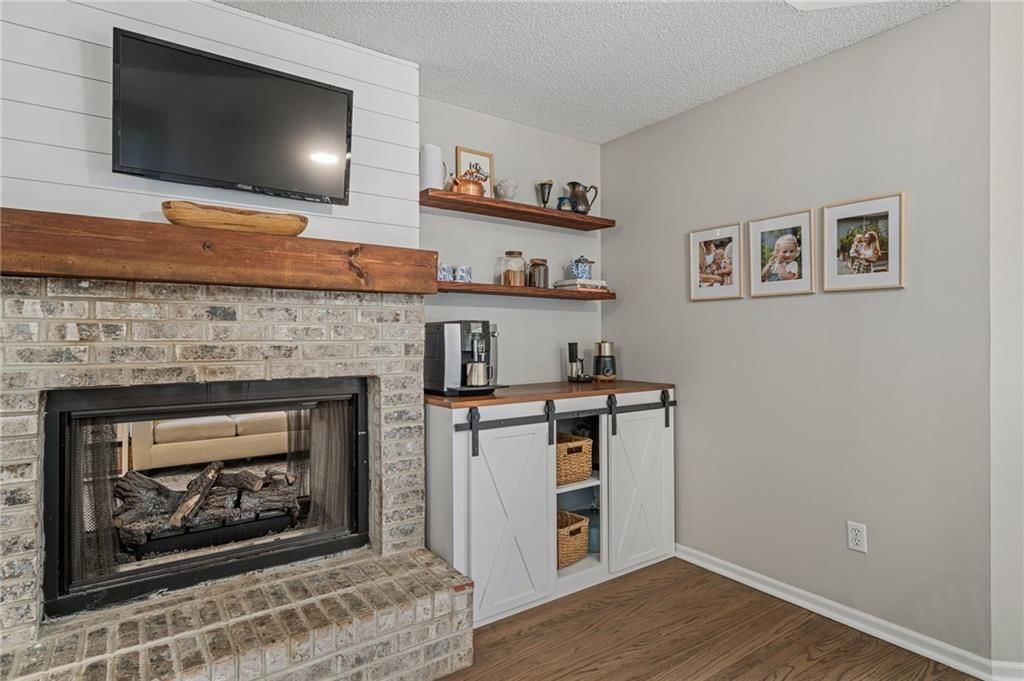 Photo 9 of 40 - 4605 NE Kingston Drive