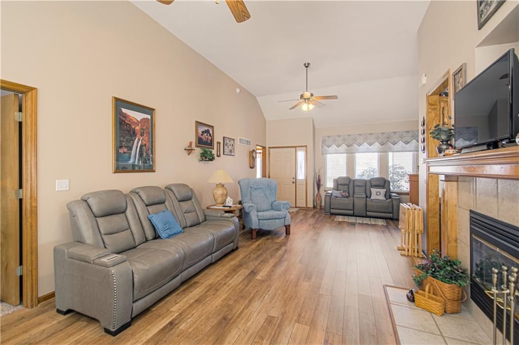 12660 S Parker Terrace — photo 4