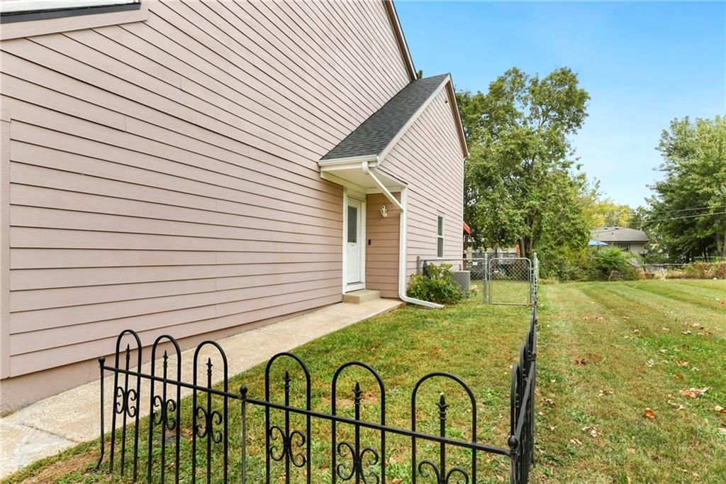 1312 E 123rd Terrace — photo 3