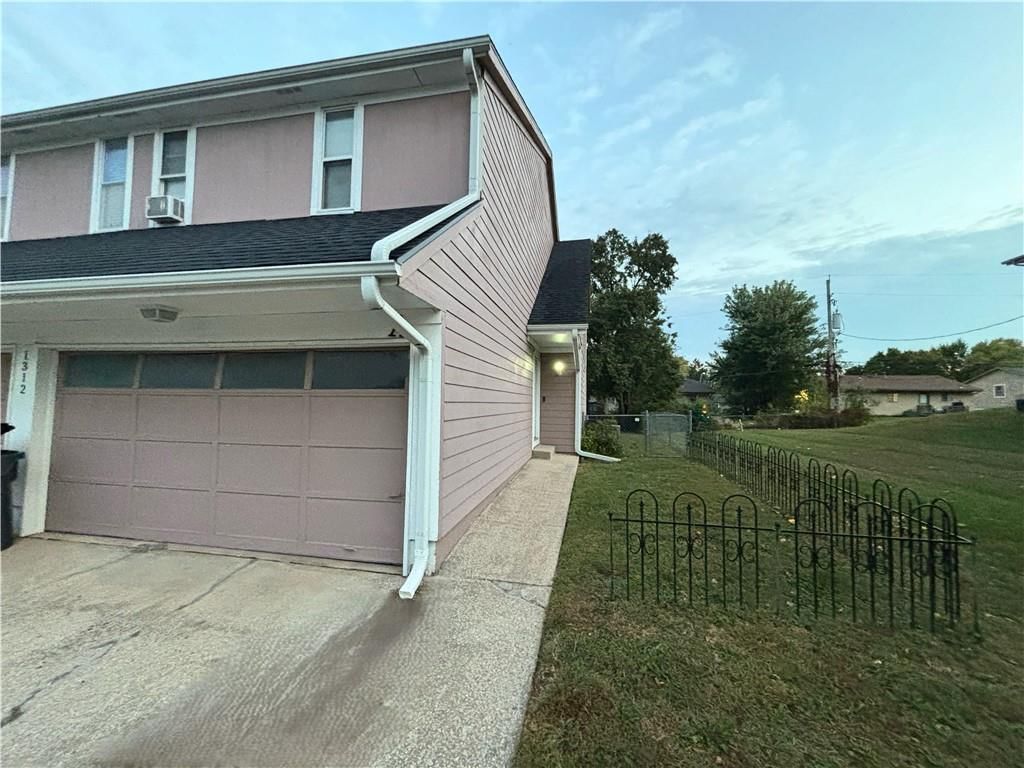 1312 E 123rd Terrace — photo 4
