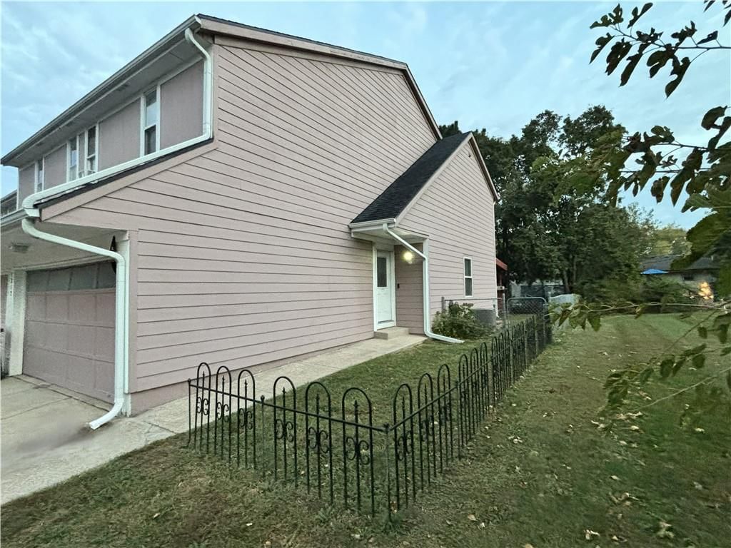 1312 E 123rd Terrace — photo 5