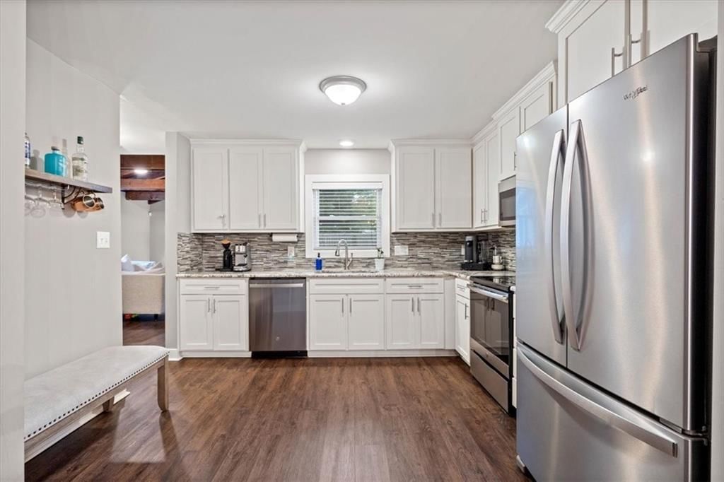 Photo 8 of 27 - 2400 W 77th Street