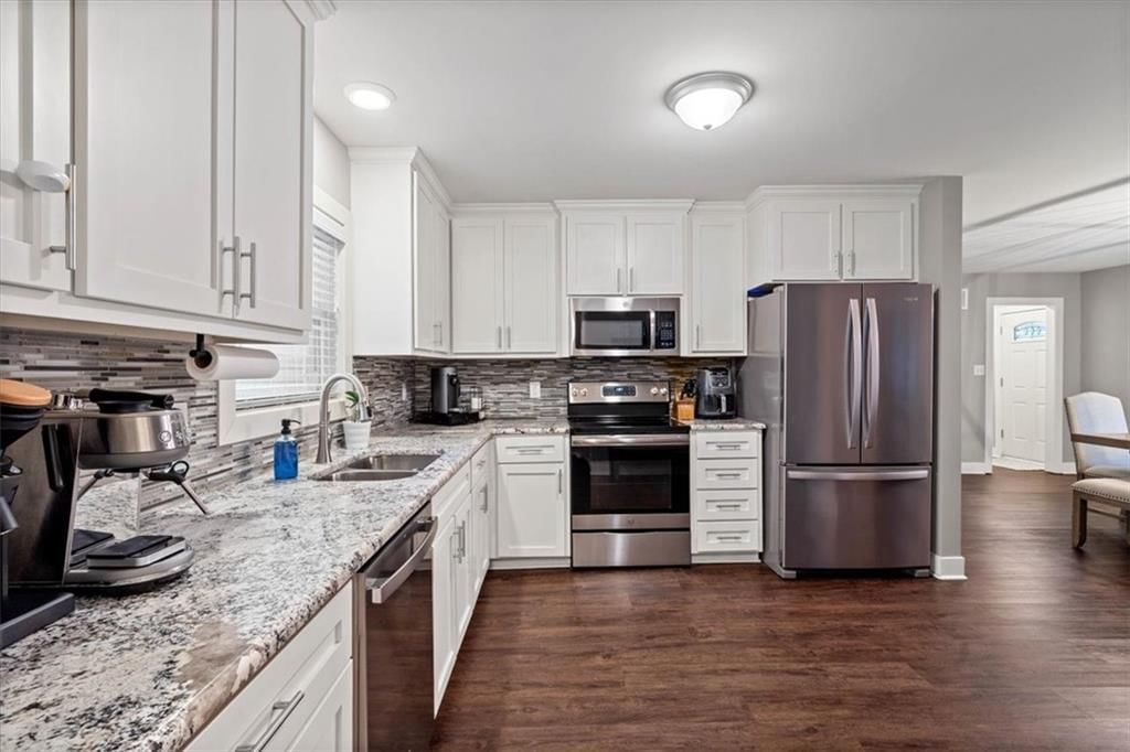 Photo 10 of 27 - 2400 W 77th Street