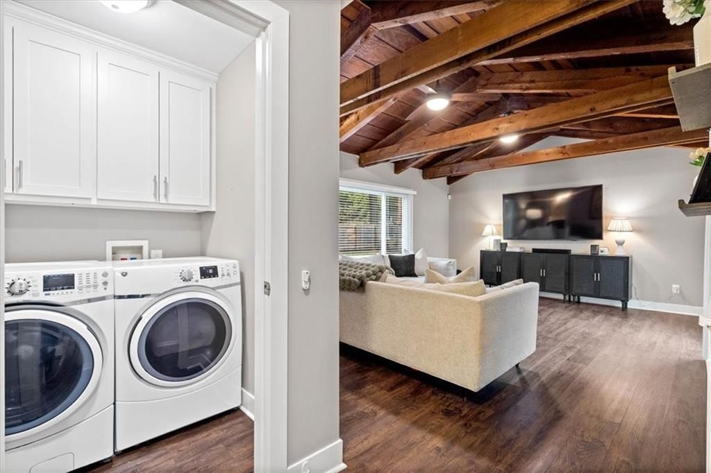 Photo 11 of 27 - 2400 W 77th Street