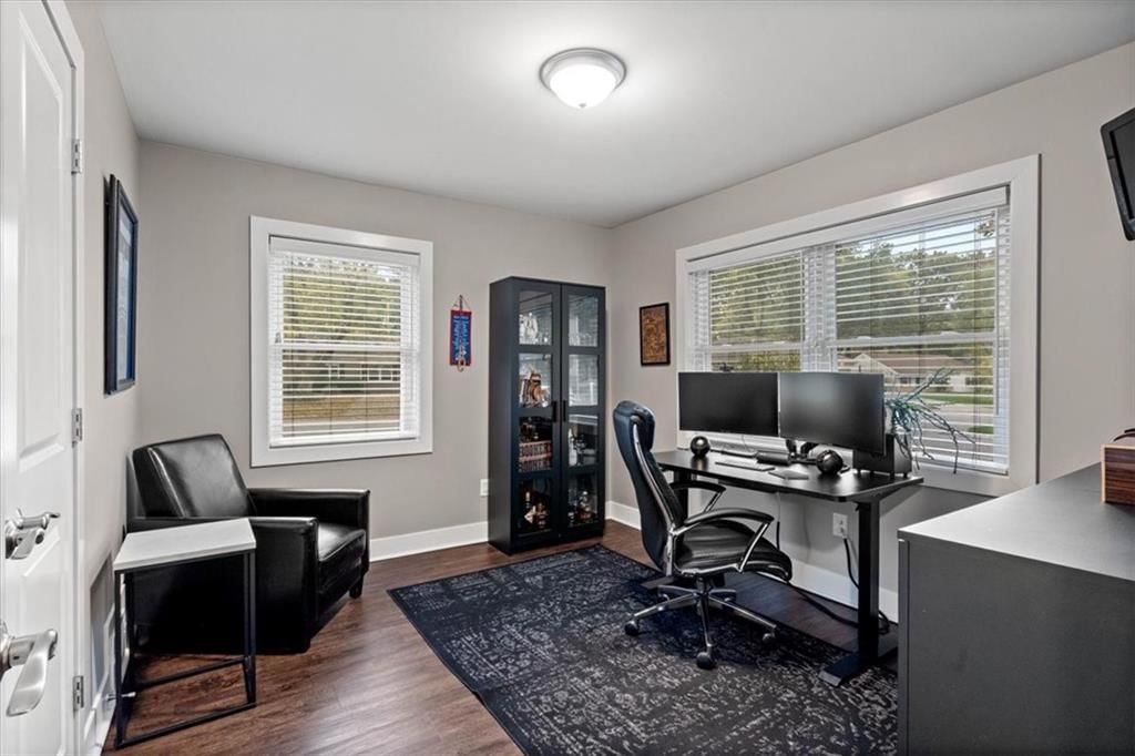 Photo 15 of 27 - 2400 W 77th Street