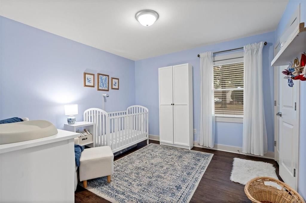 Photo 17 of 27 - 2400 W 77th Street