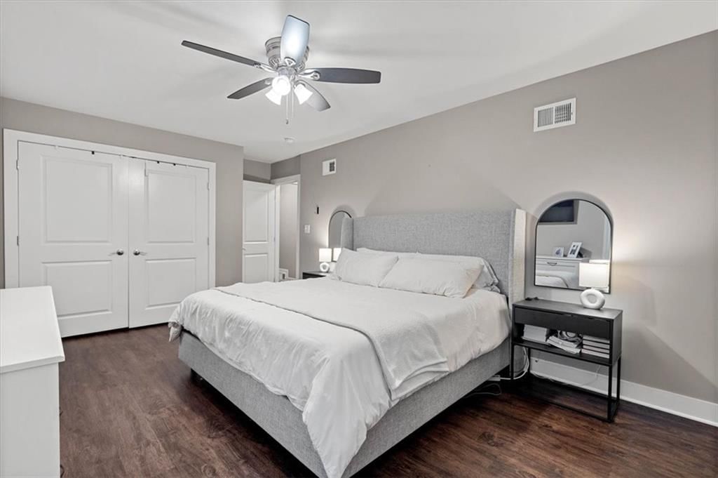 Photo 19 of 27 - 2400 W 77th Street