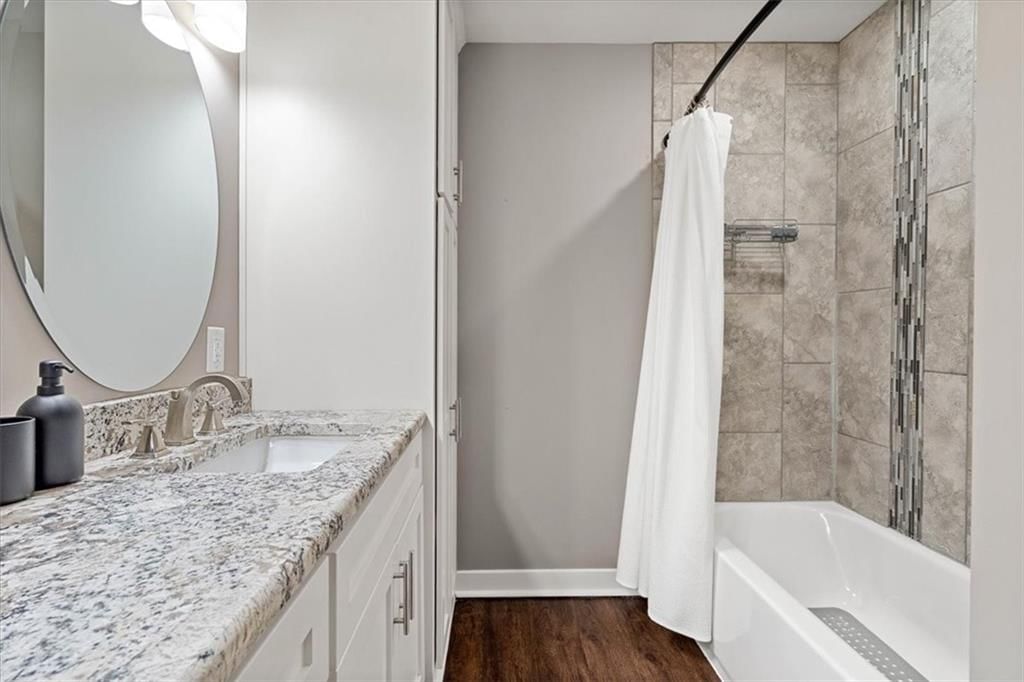 Photo 21 of 27 - 2400 W 77th Street