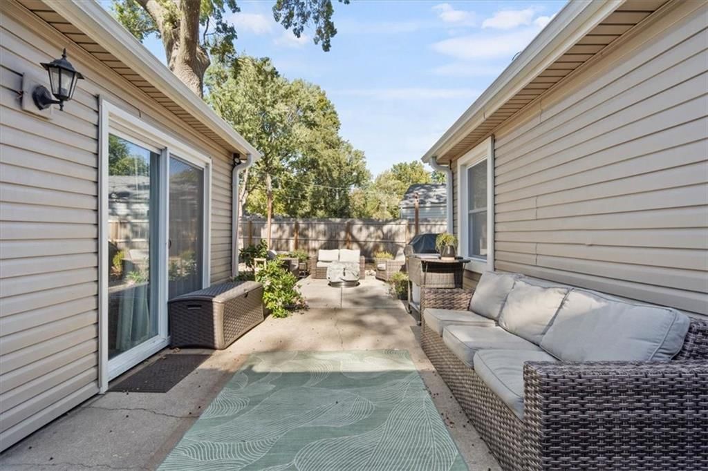 Photo 22 of 27 - 2400 W 77th Street
