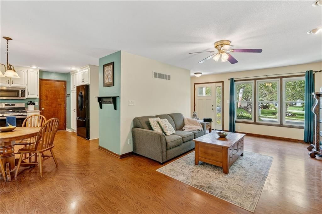 Photo 6 of 53 - 716 White Oak Lane