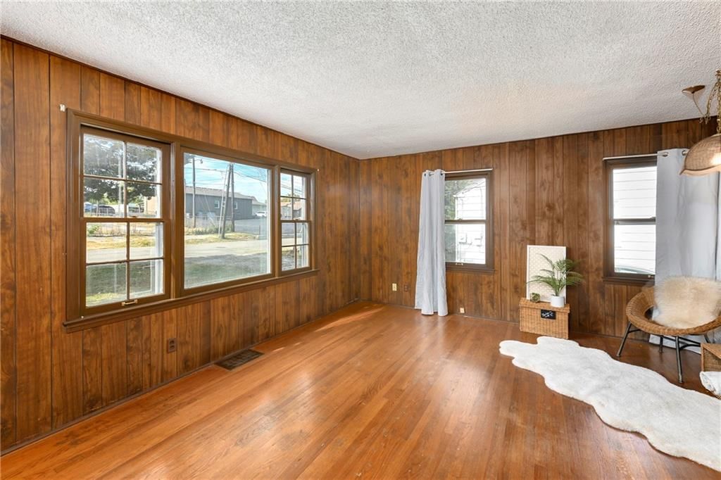 Photo 12 of 30 - 6123 Hadley Street
