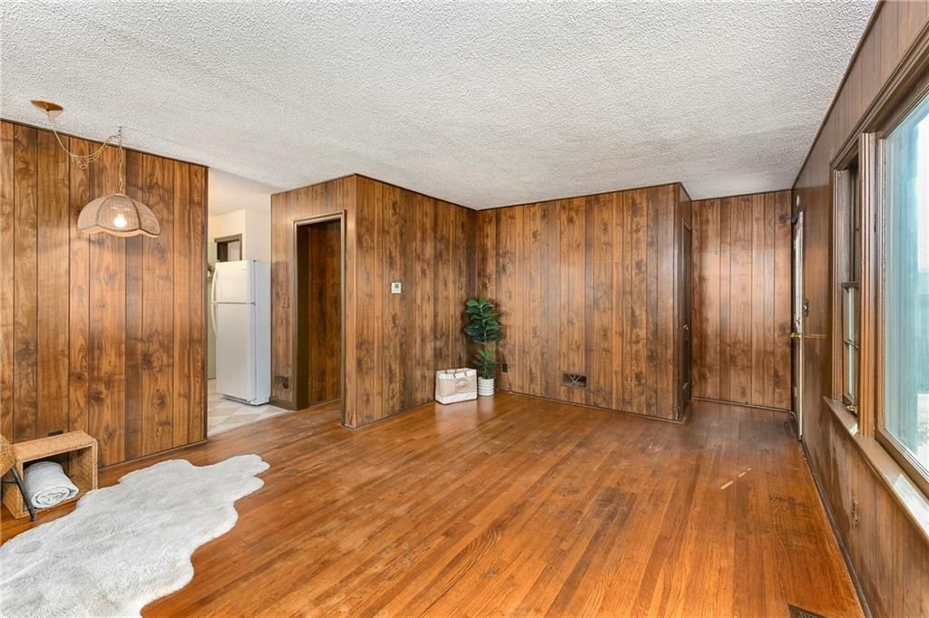 Photo 14 of 30 - 6123 Hadley Street