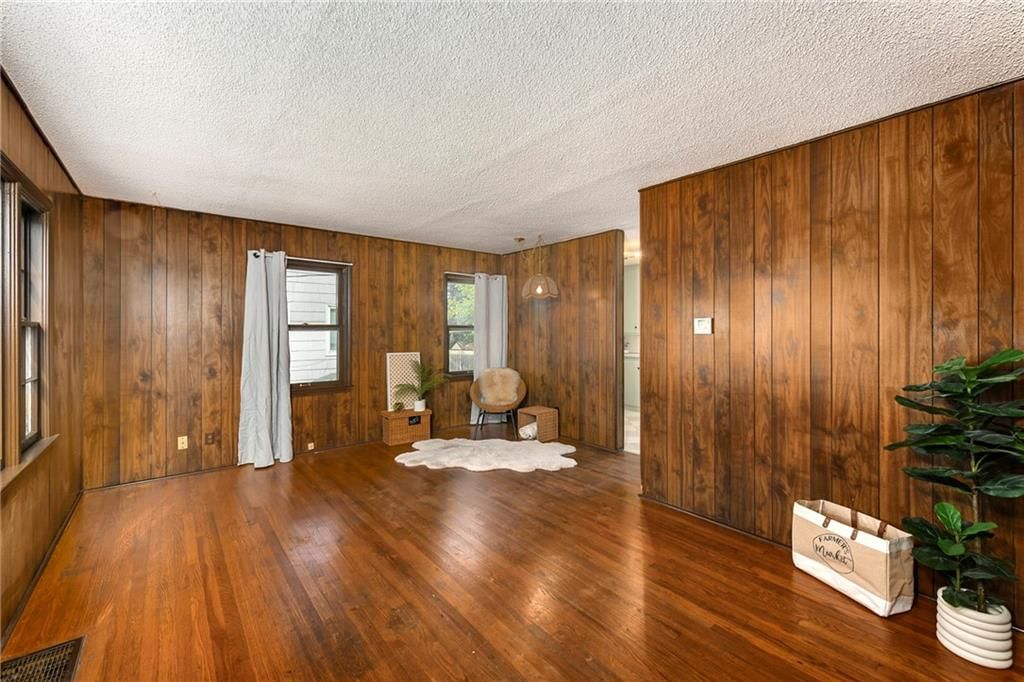 Photo 15 of 30 - 6123 Hadley Street