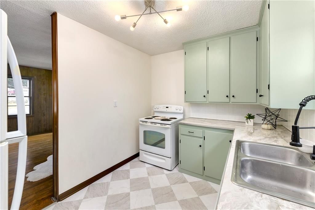 Photo 17 of 30 - 6123 Hadley Street