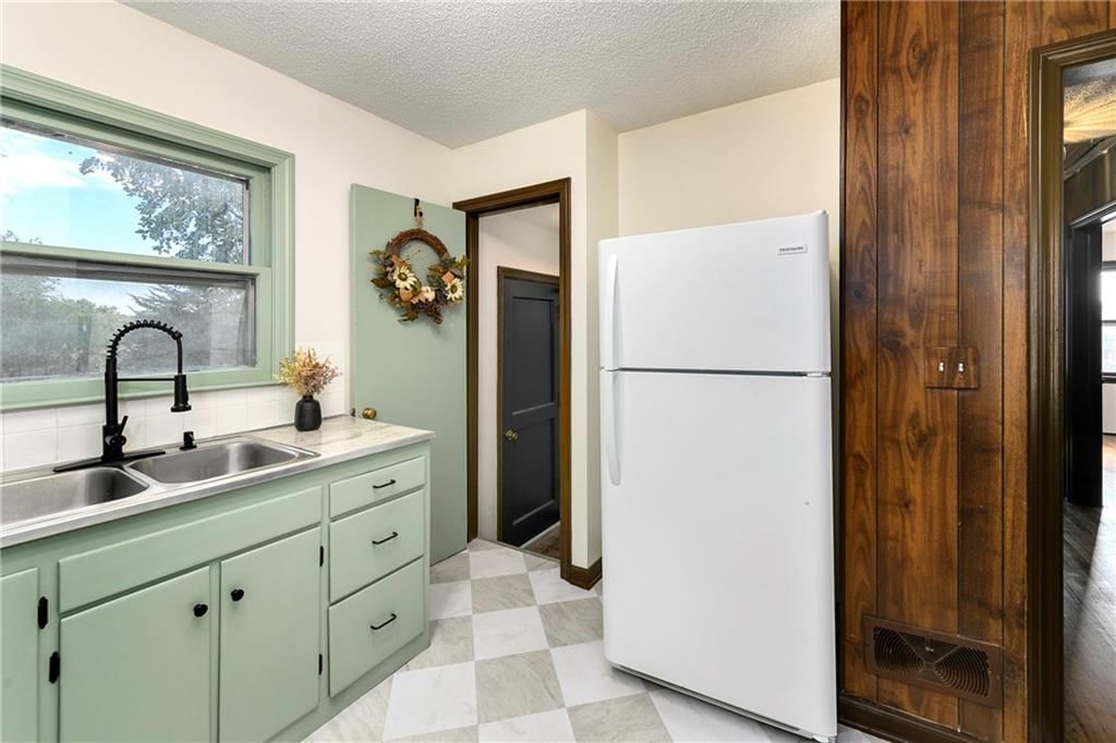 Photo 19 of 30 - 6123 Hadley Street