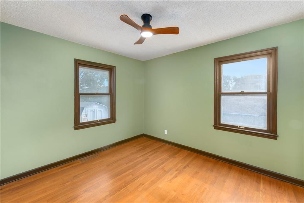 Photo 21 of 30 - 6123 Hadley Street