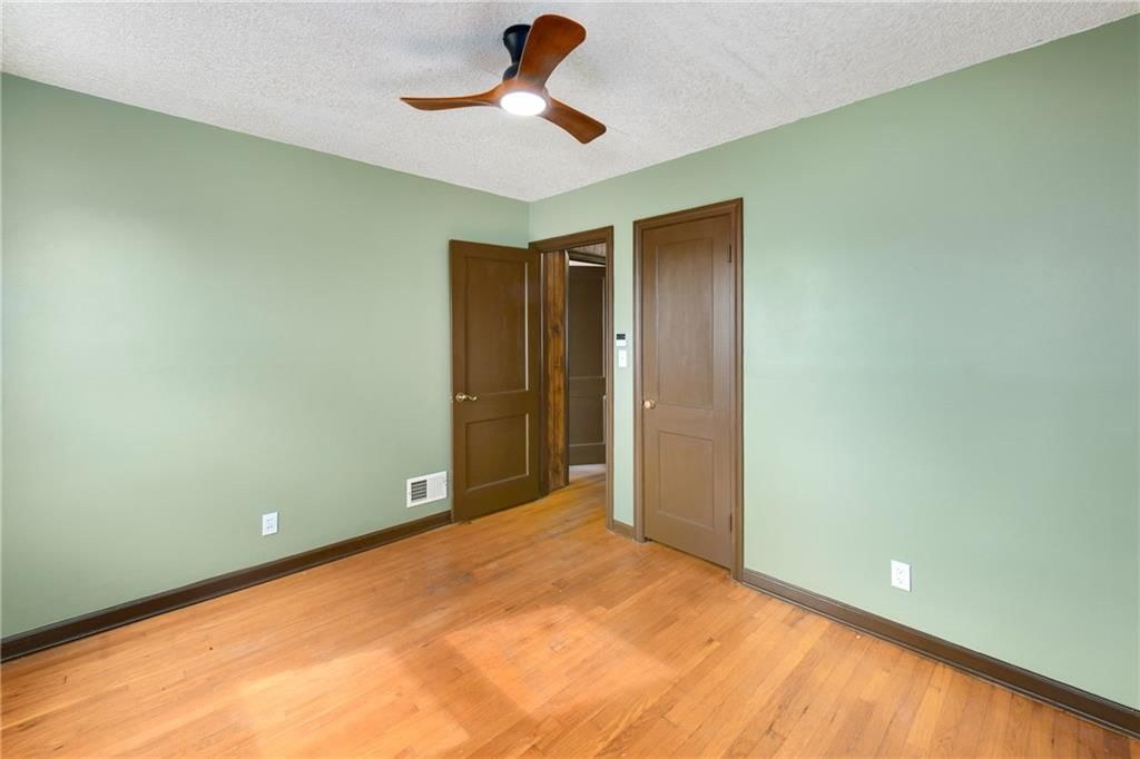 Photo 23 of 30 - 6123 Hadley Street