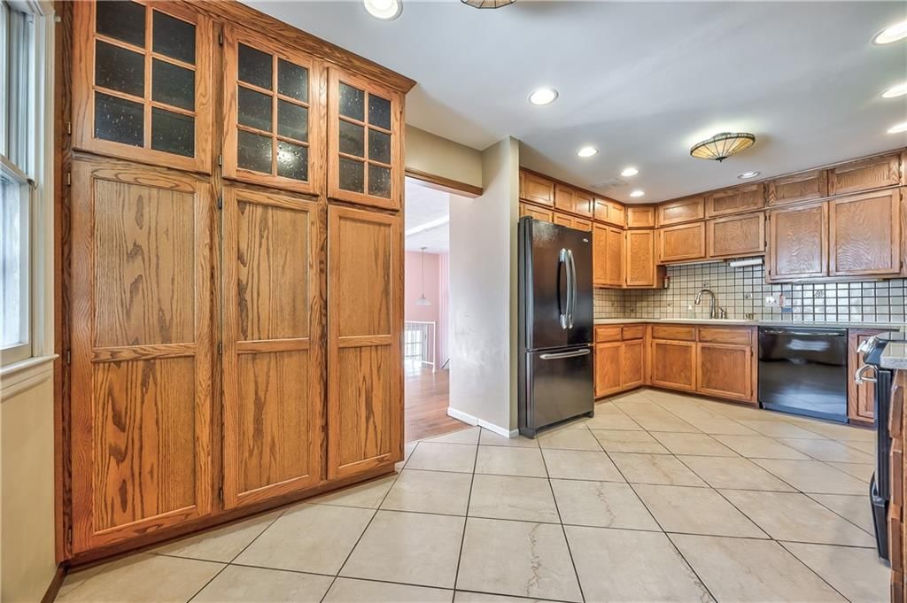 Photo 6 of 28 - 9222 W 101st Street