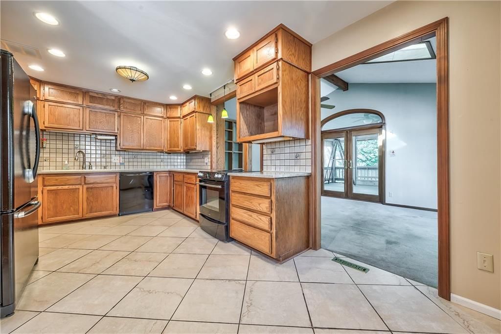 Photo 9 of 28 - 9222 W 101st Street