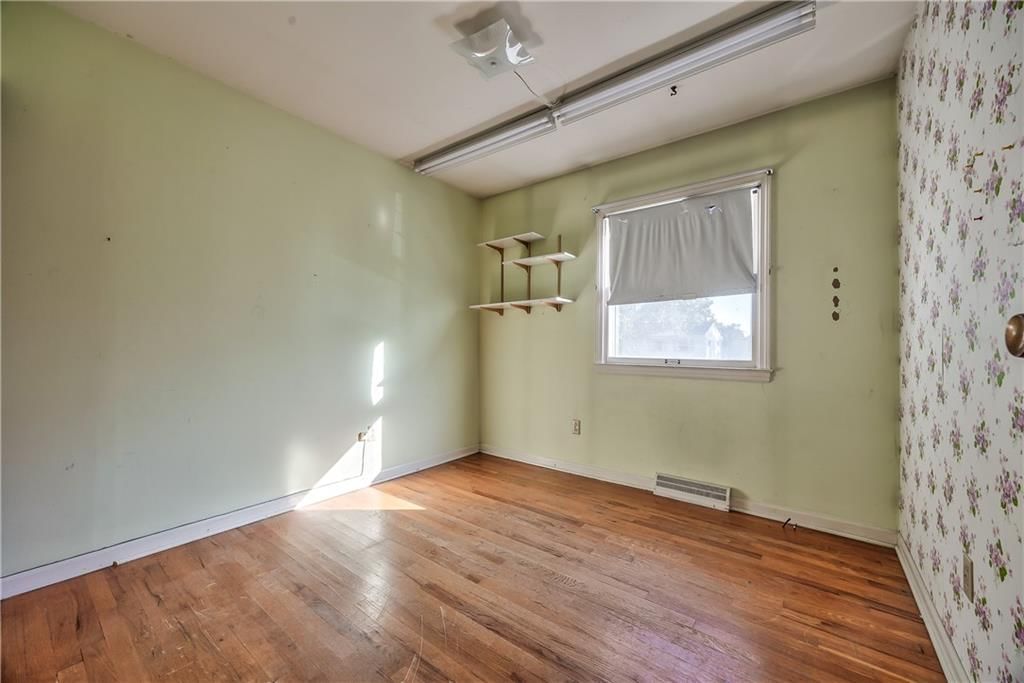 Photo 16 of 28 - 9222 W 101st Street