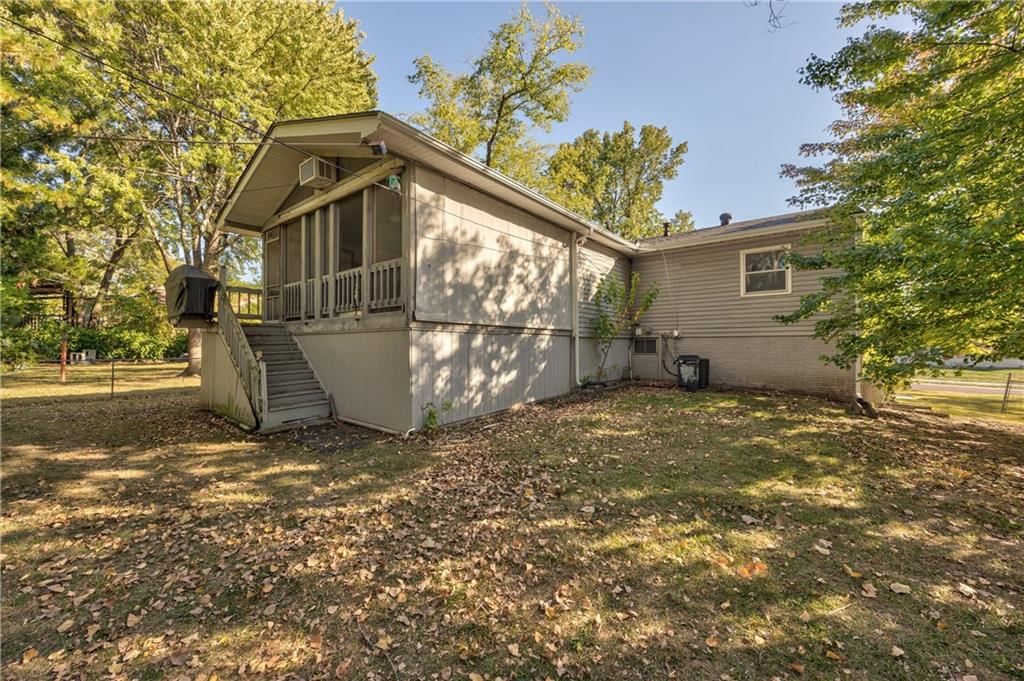 Photo 27 of 28 - 9222 W 101st Street