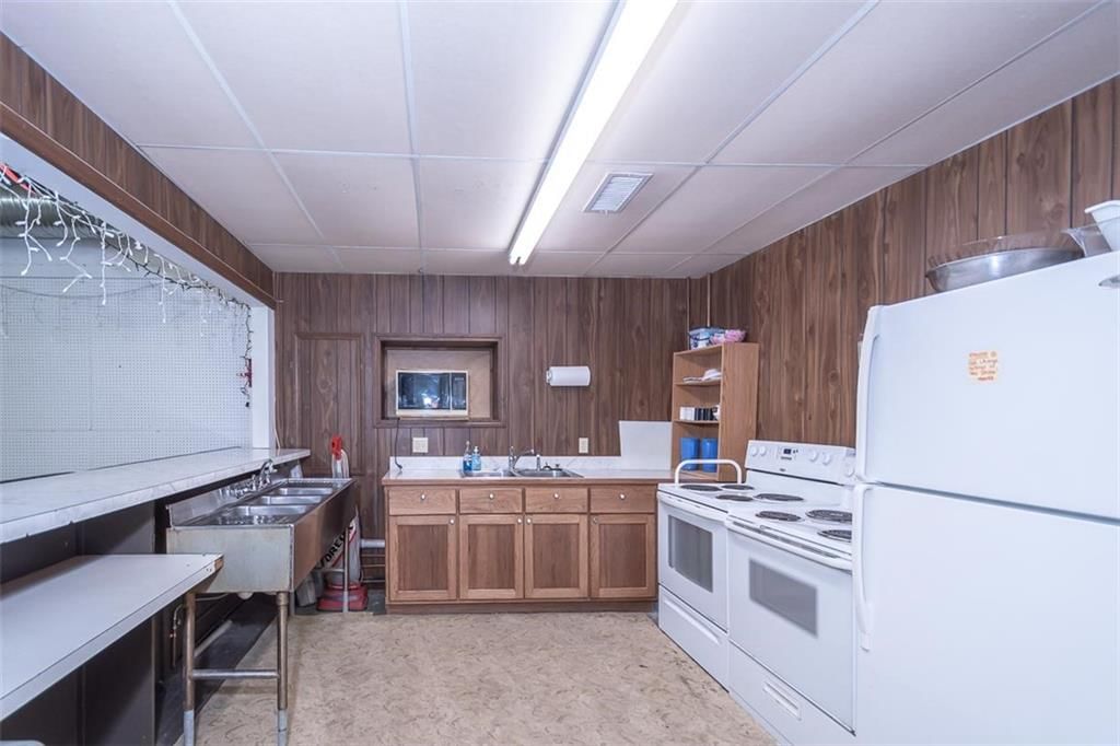 408 Broadway Street — photo 12
