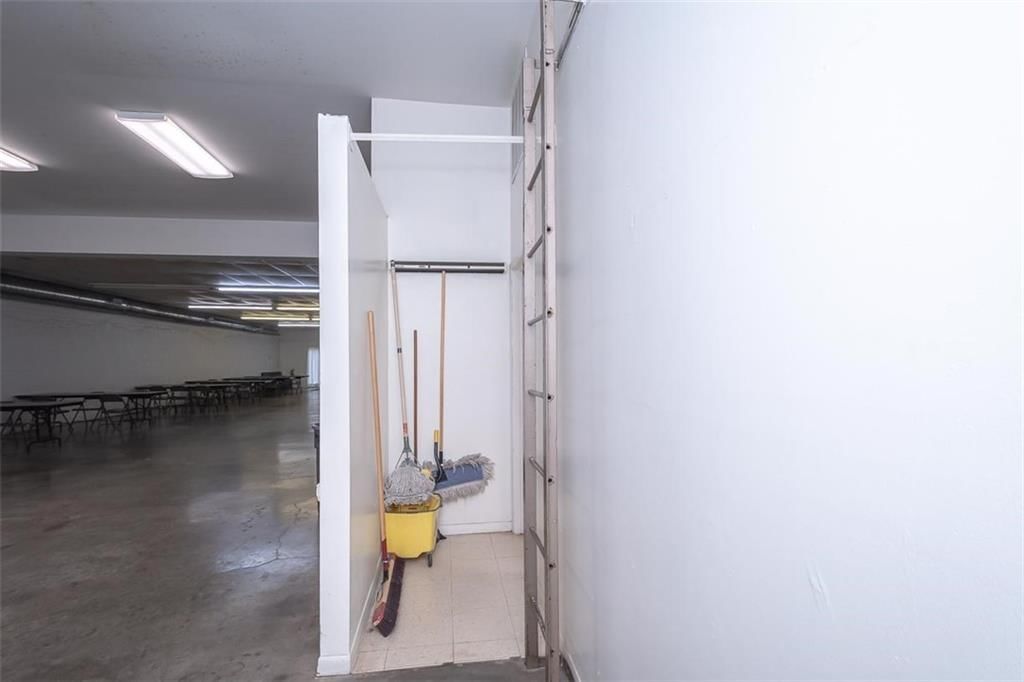 408 Broadway Street — photo 17