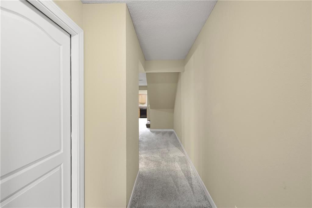 925 Peach Tree Lane — photo 3
