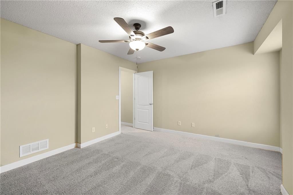 925 Peach Tree Lane — photo 10