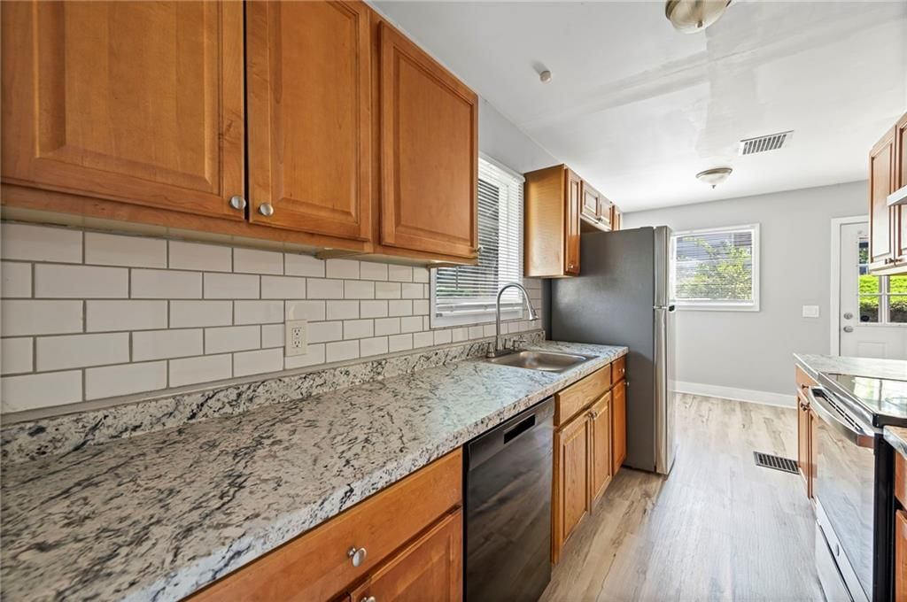 1835 Walker Avenue — photo 15