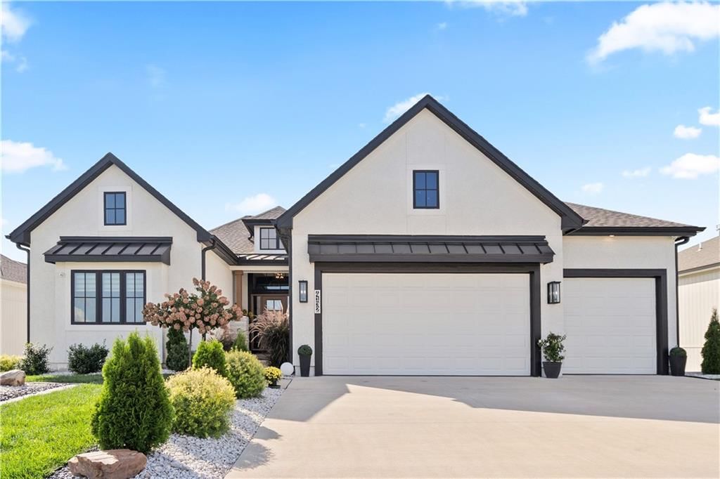 4132 NE Dearborn Lane, Lee's Summit, MO