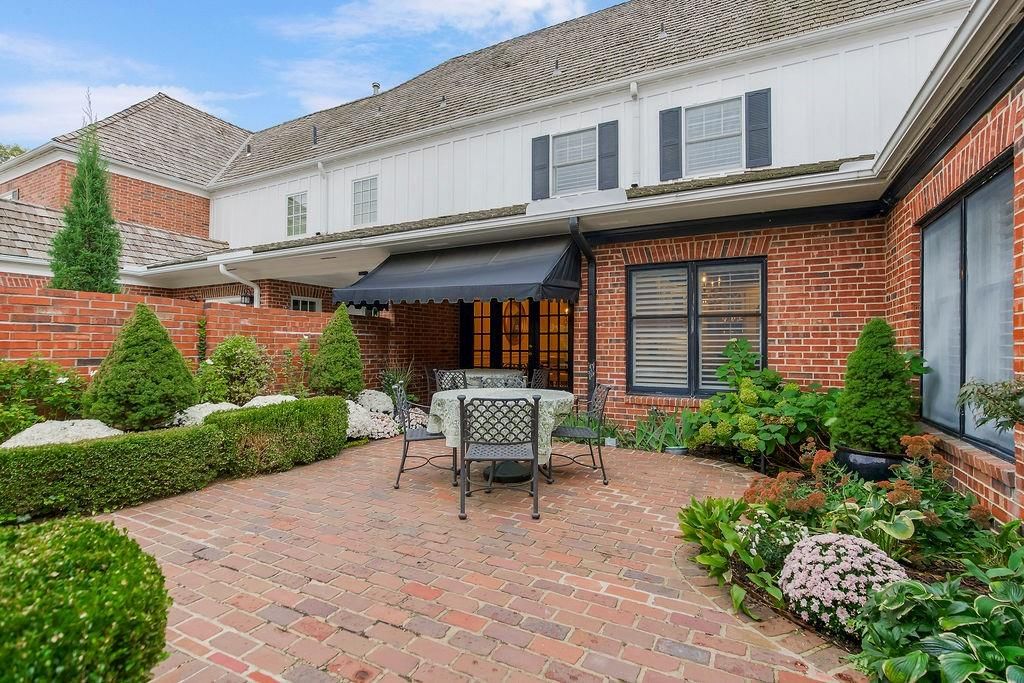 29 Compton Court — photo 2