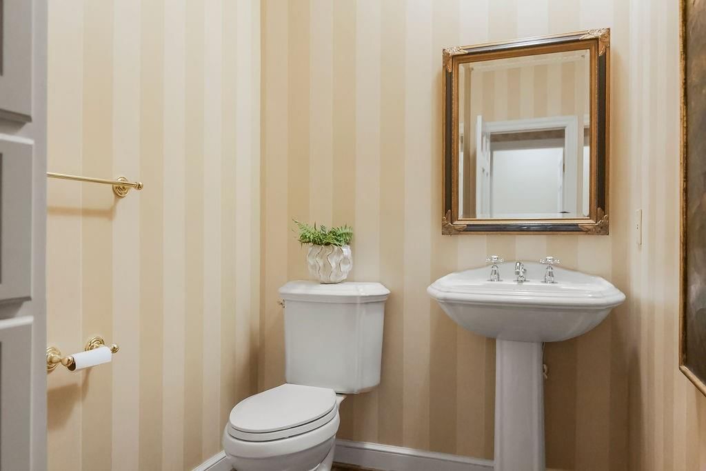 29 Compton Court — photo 32