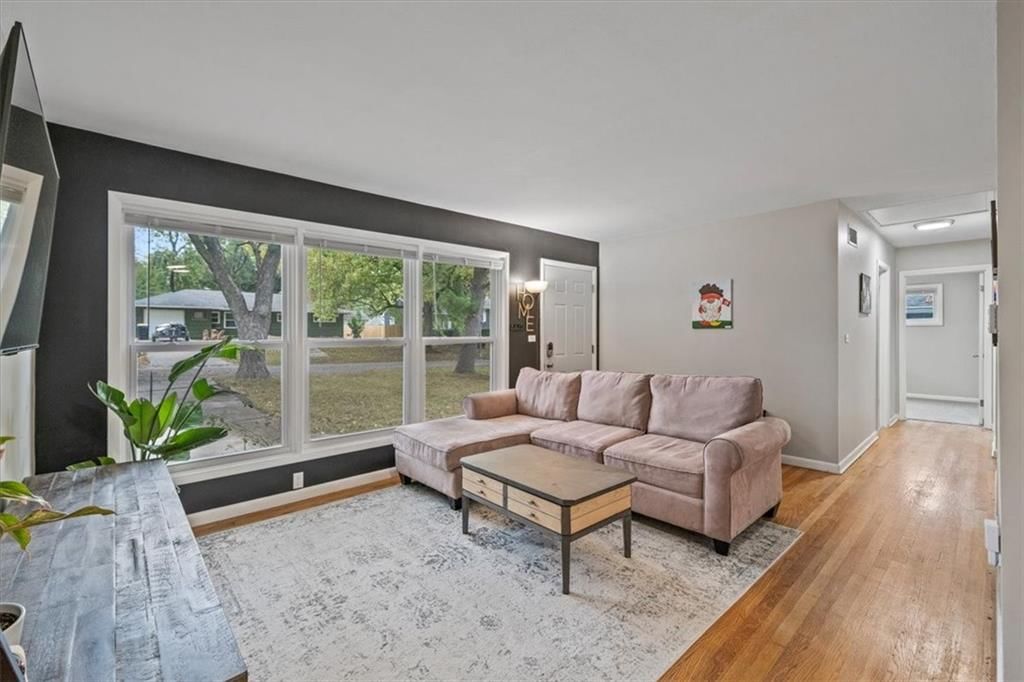 Photo 5 of 19 - 7411 E 110th Street