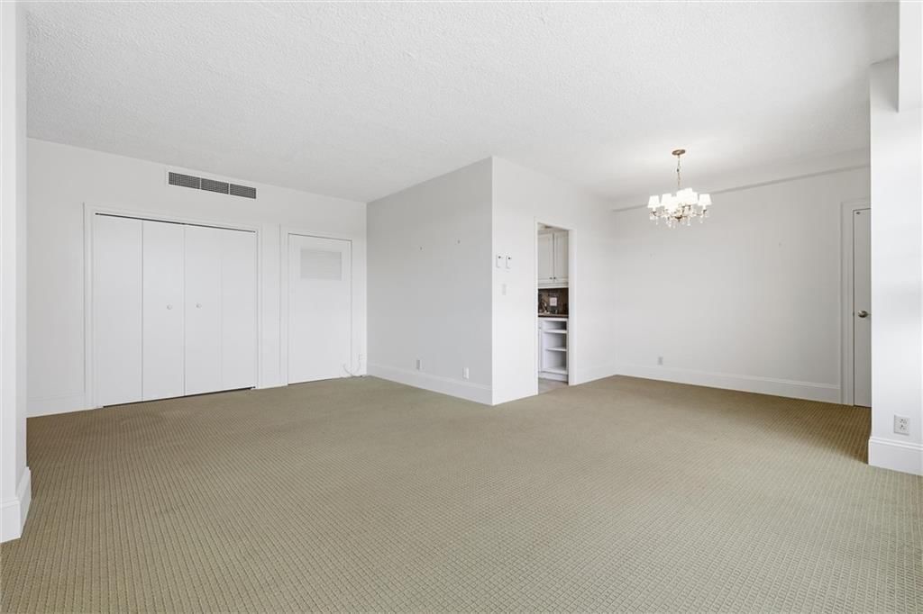 333 W Meyer Boulevard — photo 7