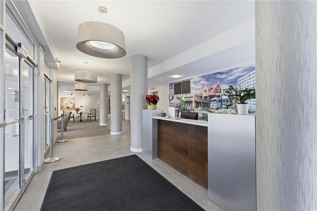333 W Meyer Boulevard — photo 15