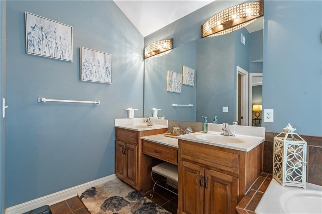 820 SW 35TH Street — photo 19