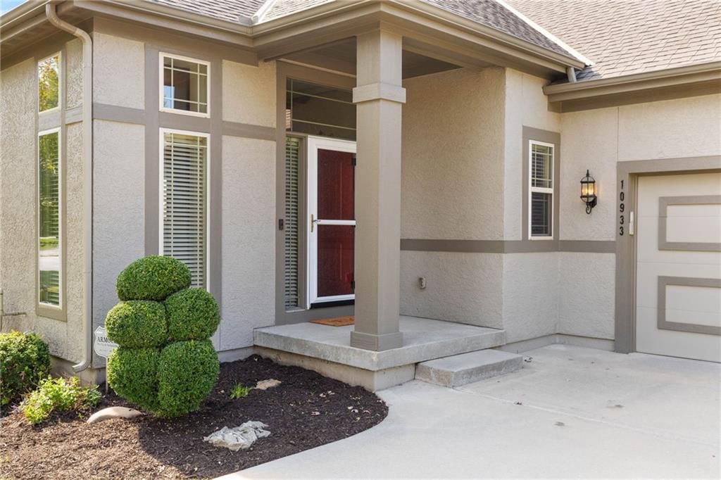 10933 S Wrangler Street — photo 2