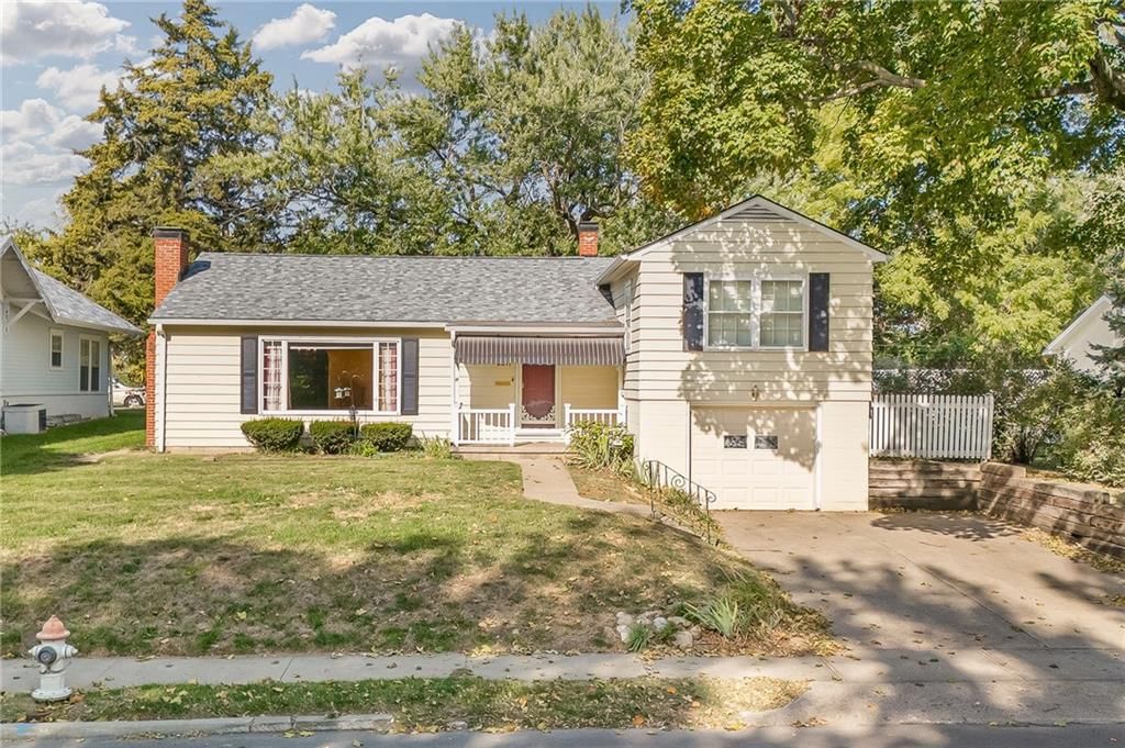 2211 Lovers Lane, St Joseph, MO