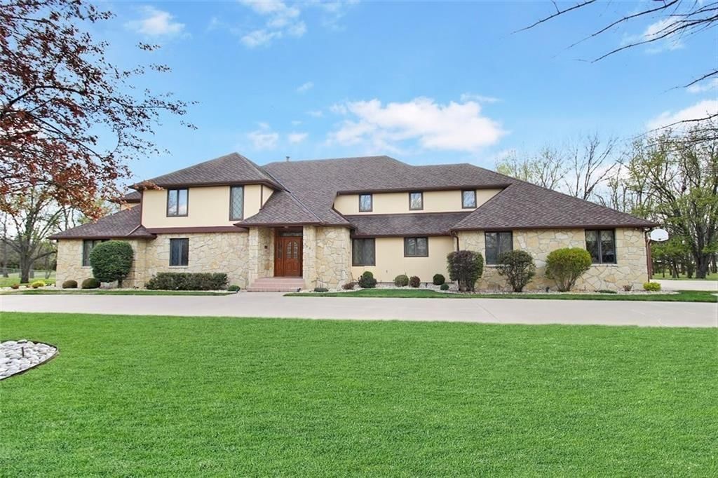 700 Quail Creek Road, Parsons, KS