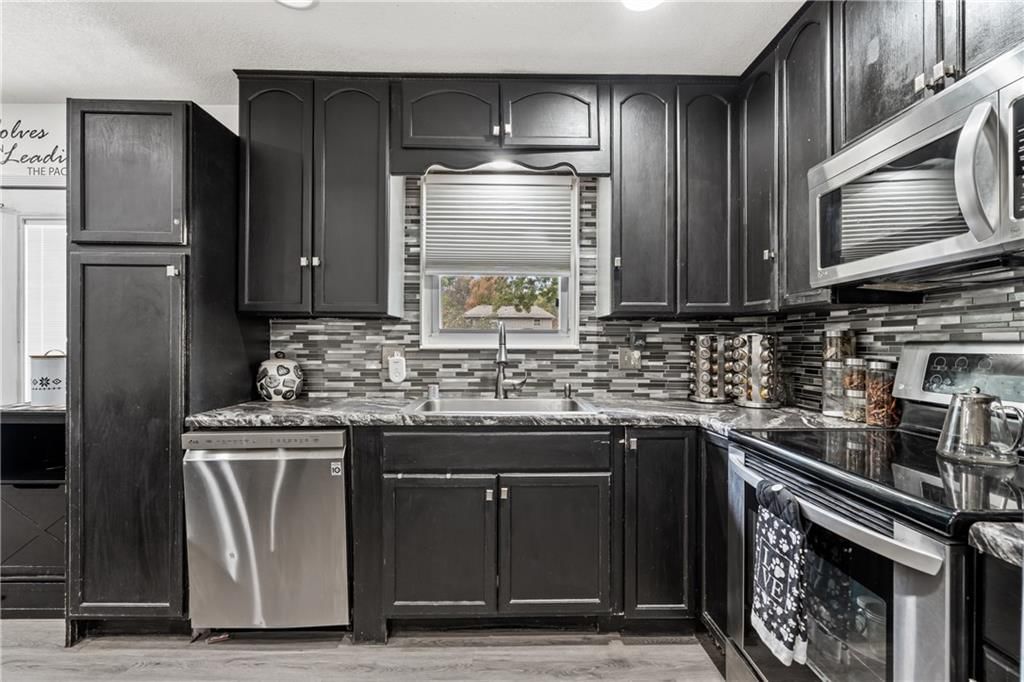 204 Young Street — photo 15