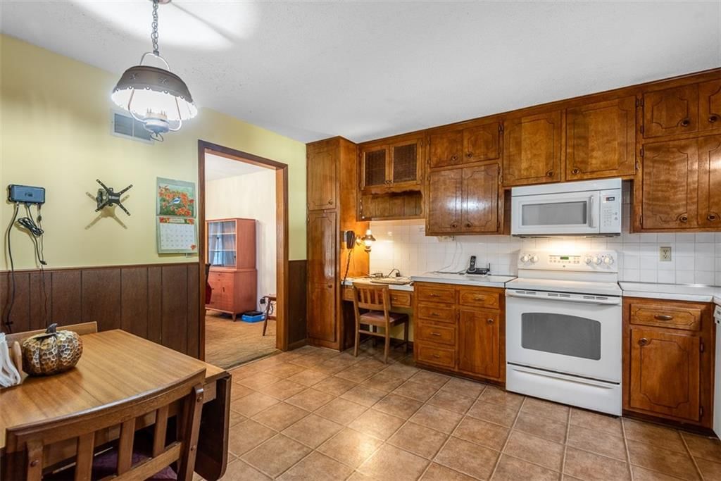 Photo 7 of 40 - 7146 Greeley Avenue