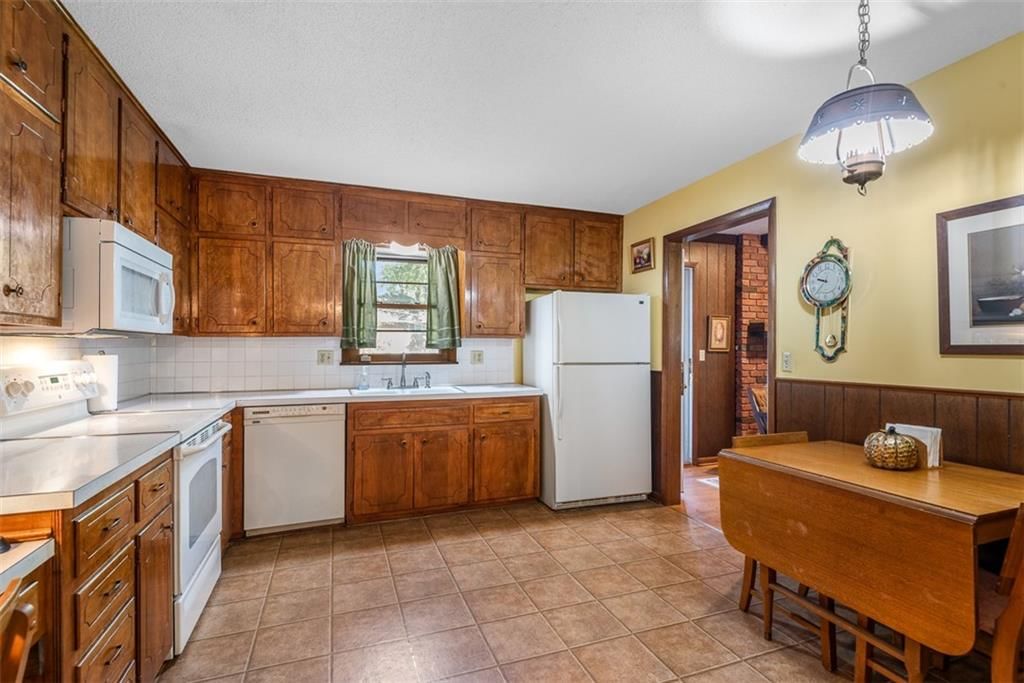 Photo 8 of 40 - 7146 Greeley Avenue