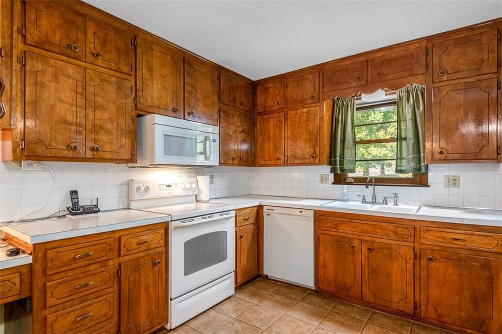 Photo 9 of 40 - 7146 Greeley Avenue