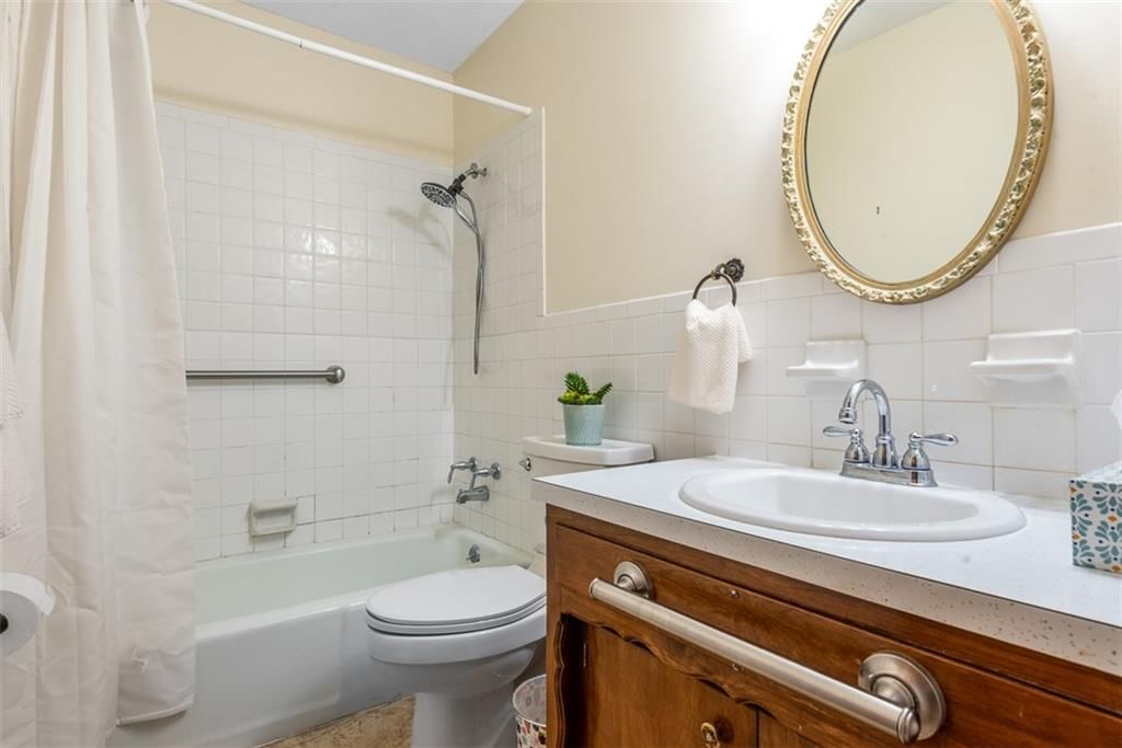 Photo 13 of 40 - 7146 Greeley Avenue