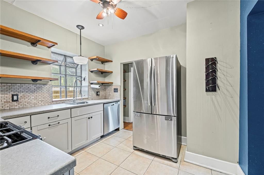 3909 Charlotte Street — photo 8