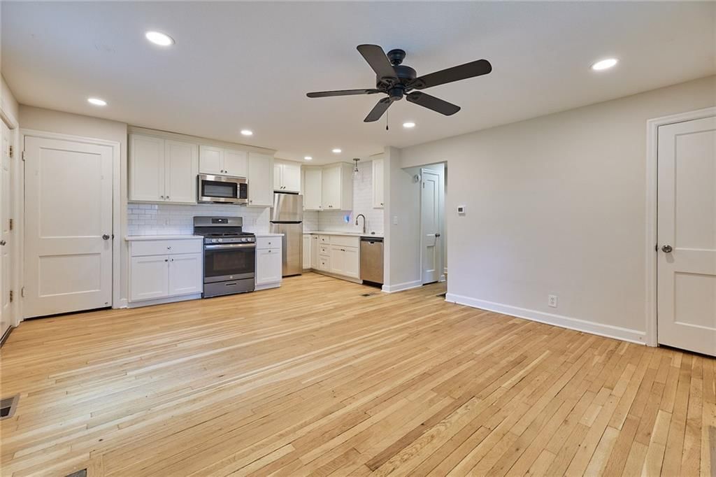 1221 W 25th Street — photo 6
